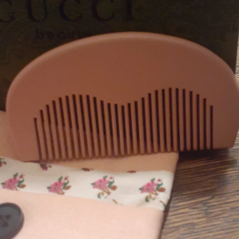 NWOT GUCCI COMB and POUCH! - Picture 4 of 5